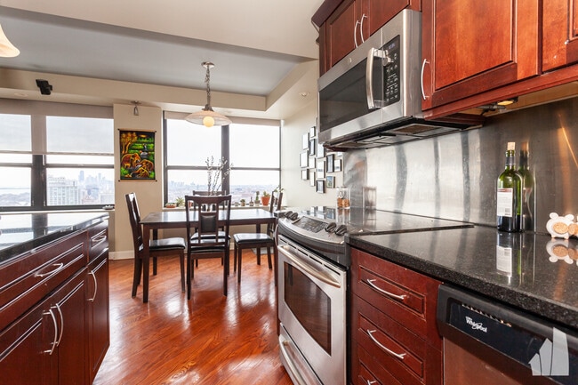 Photo - 655 W Irving Park Rd Unidad 3103