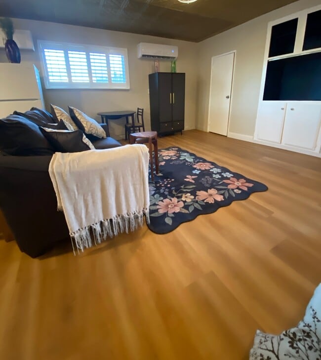 Building Photo - 2205 Bridlewood Dr Unit Studio