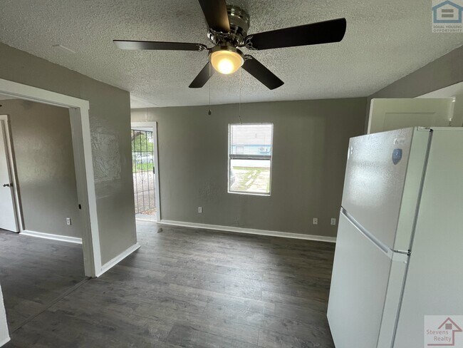 Photo - 307 1/2 SW 19th St