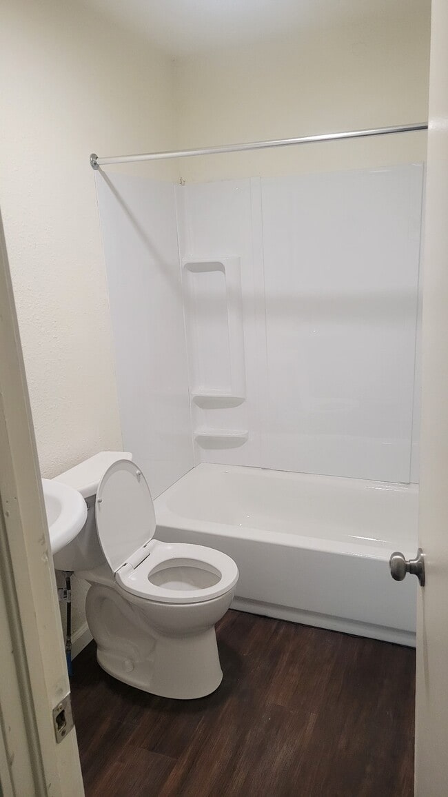 baño principal remodelado - 303 S 2nd St