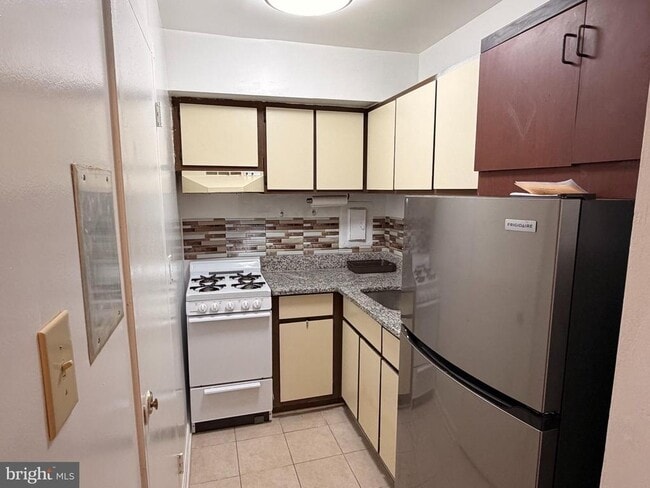 Photo - 21 Canterbury Square Unit 102