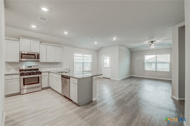 Photo - 1945 Redstart Casa