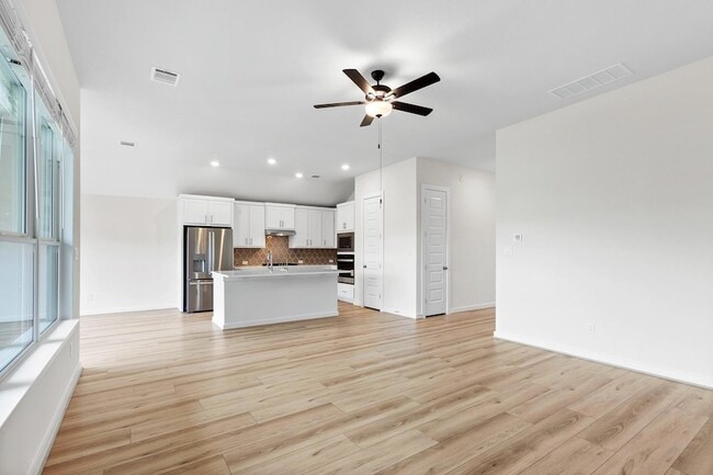 Photo - 116 Salado Crk Trl