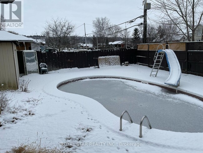 Photo - 1024 Barton St