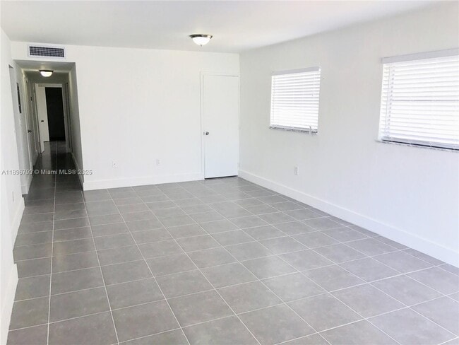 Photo - 740 81st St Unidad 3