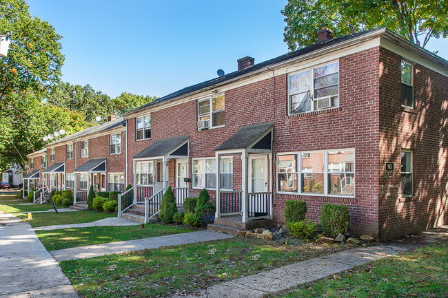 Colby Court Apartments - Colby Court Apartments