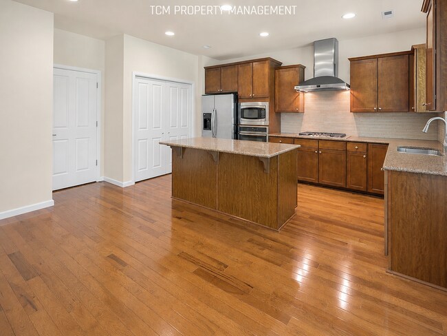 Photo - 717 170th Pl SW