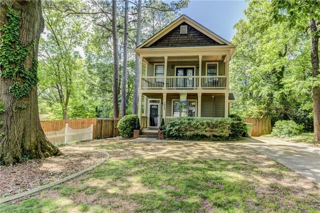 Building Photo - 1829 Sylvan Ridge Dr SW