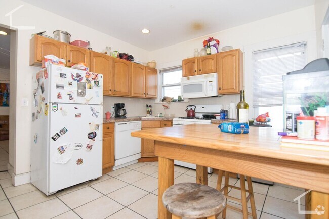 Building Photo - HOT 6 BED IN ALLSTON!!! Rental