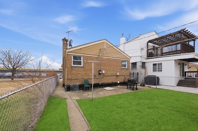 Photo - 4605 S Laramie Ave