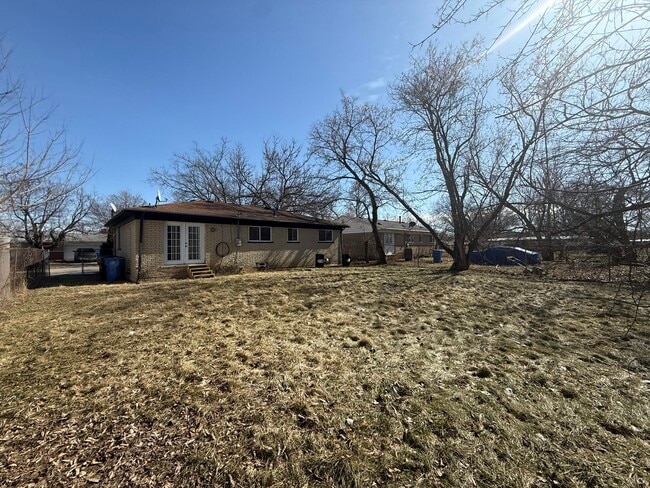 Photo - 4052 Burton St