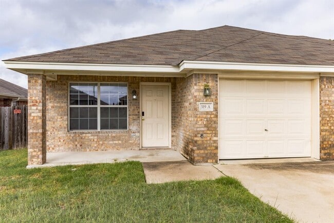 Photo - 319 Cedar Ridge Dr