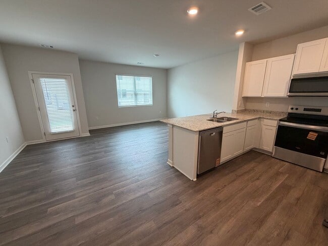 Photo - 3 Bedrooms, 2.5 Bathrooms - Townhome in Armuchee!