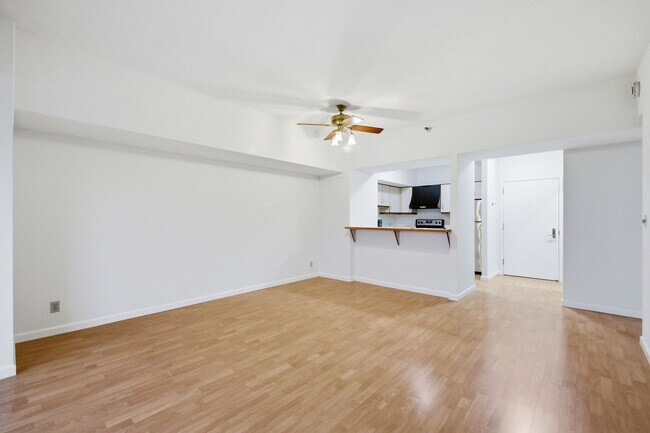 Photo - 6363 Christie Ave