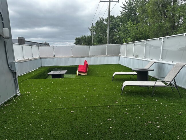 Terraza en la azotea - 615 W 9 Mile Rd Unidad Ferndale Penthouse