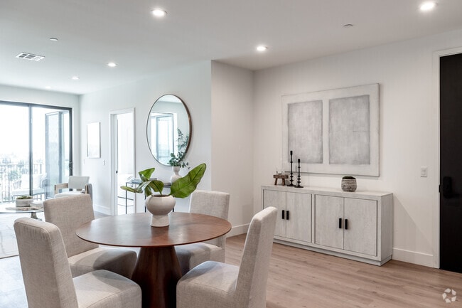 3 habitaciones, 2 baños, 111,5 m2, área de comedor - 1557 S Orange Grove Ave