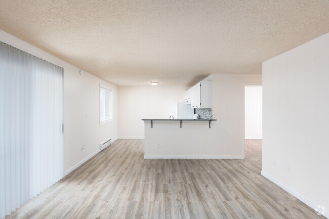 2BD, 1.5BA - 925SF