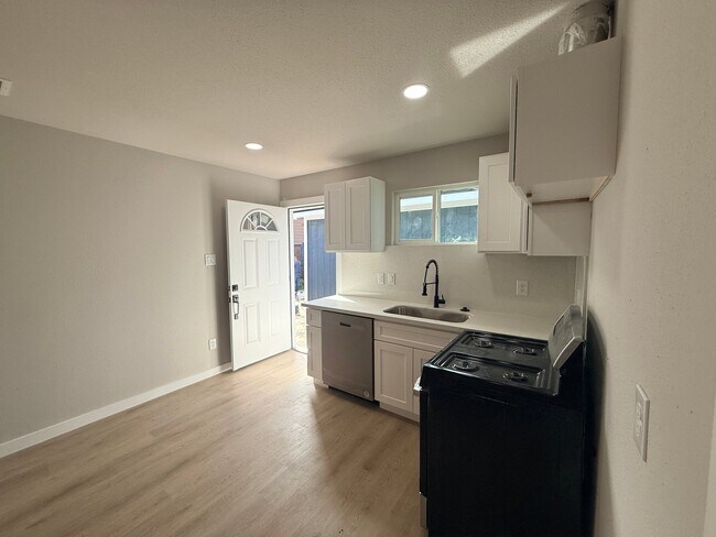 Photo - 7909 Ford St Unidad 3
