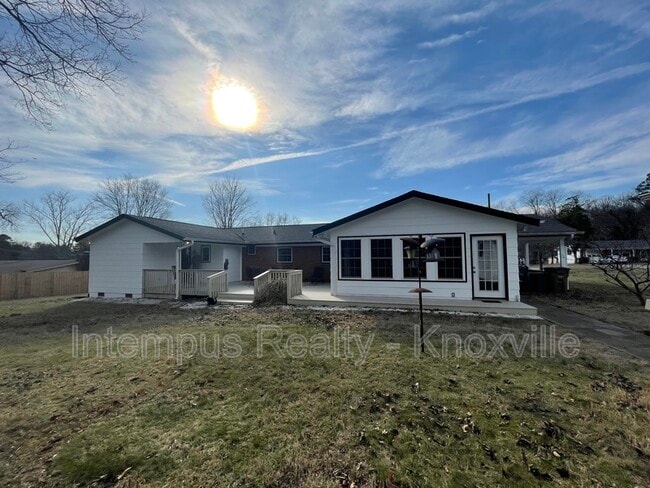 724 Waco Rd NW