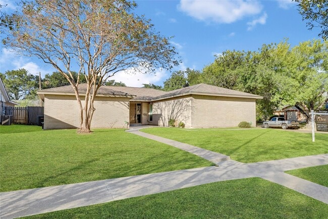 Photo - 8802 Tanager St