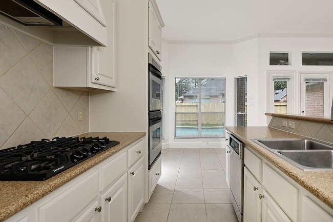 Building Photo - 15 Rockledge Dr