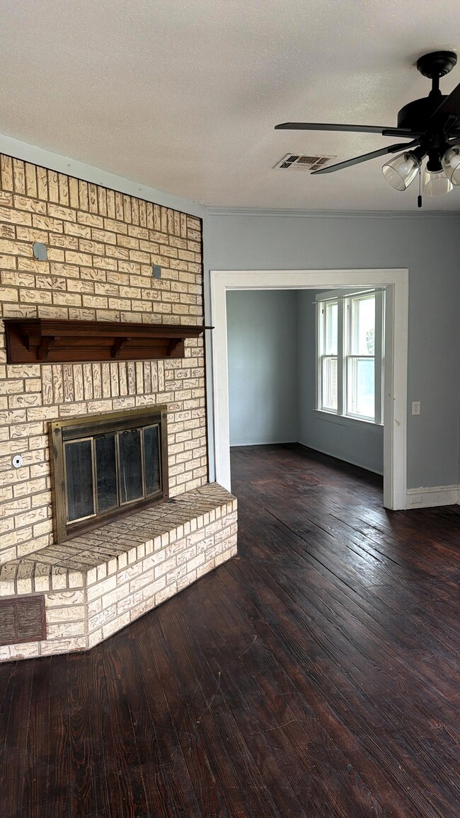 Photo - 2114 Lyle Ave