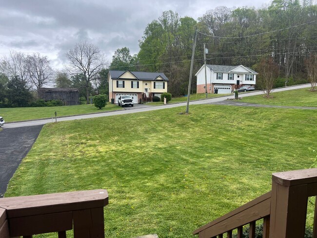 Photo - 3 bedroom / 2 bath + den located in Jonesborough