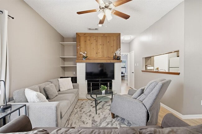 Photo - 908 Poplar St Unit 206