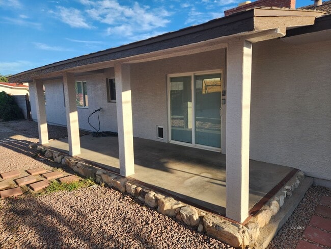 Photo - 830 W Stirrup Dr