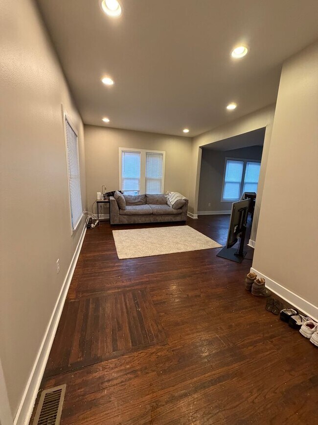 Photo - 608 E 2nd St Unit 1