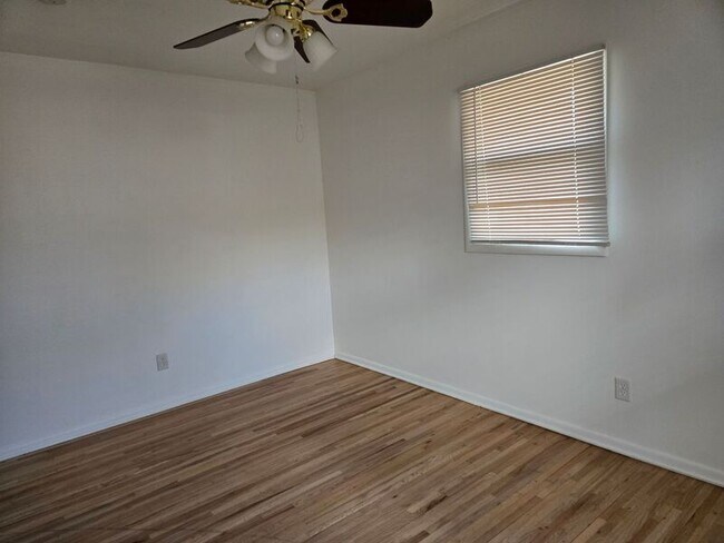 Photo - 4200 Lake Breeze Ave N Unidad 4200 Lakebreeze ave  3