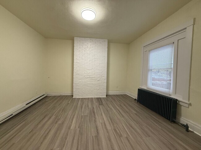 Photo - Updated 4BR House now showing!