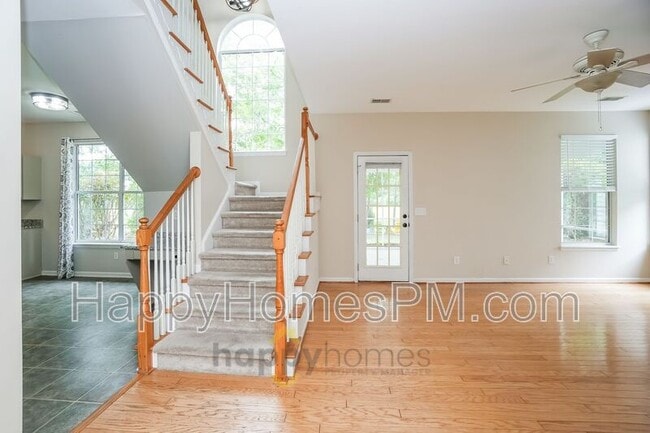 Photo - 1481 Endicot Way
