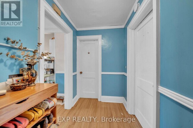 Photo - 896 Avenue Rd