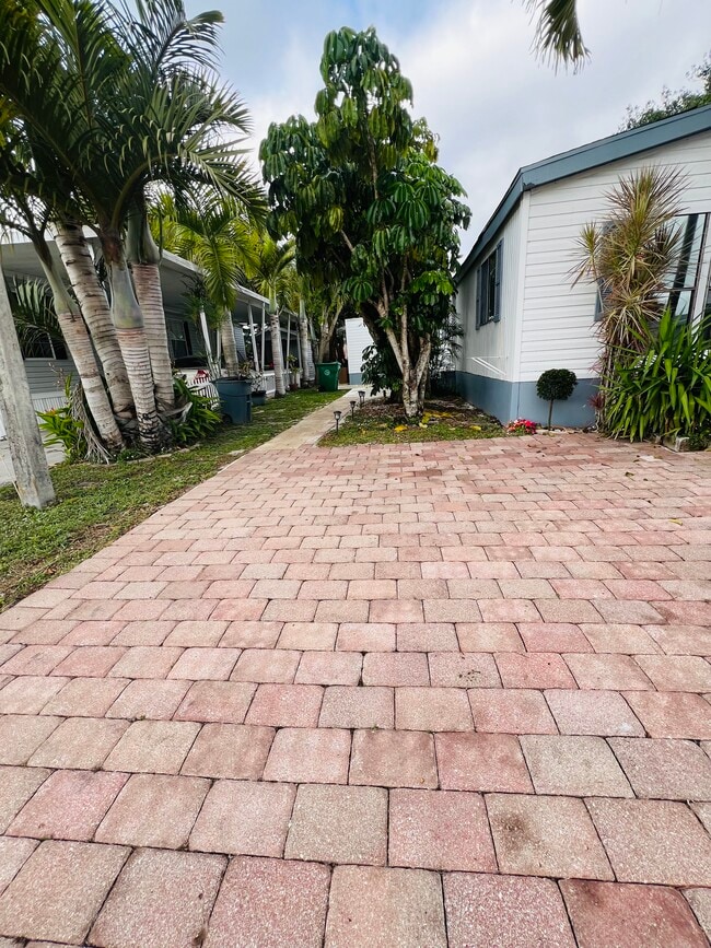 Photo - 12581 SW 7th St Unidad APT 3