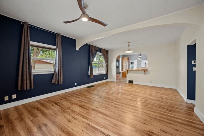 Photo - 2858 Bunting Ave