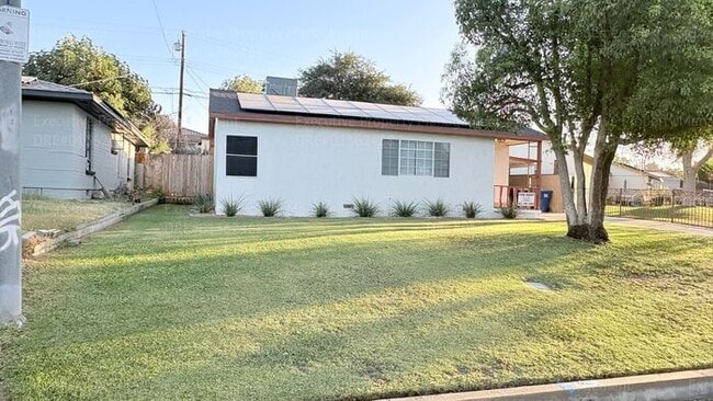 3 Bedroom 2 bathroom house located near the Kern Medical Hospital, East Bakersfield High, and a s...