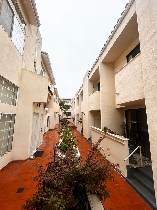 Photo - 1738-1742 Barry Ave