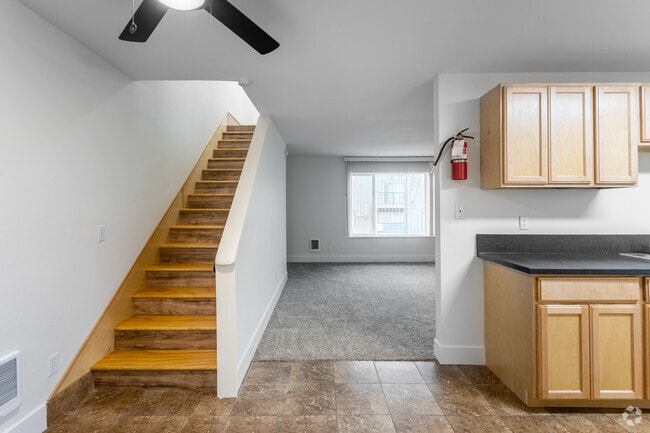 2BR, 1.5BA TH - 1,060SF