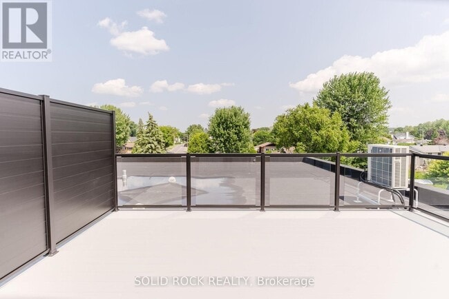 Photo - 845 Champlain St