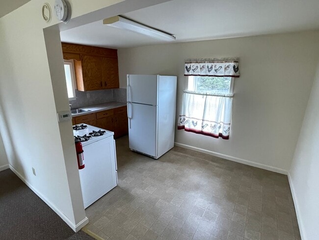 Photo - Upstairs 1 Bedroom, 1 Bathroom Apartment - Shippensburg, PA!