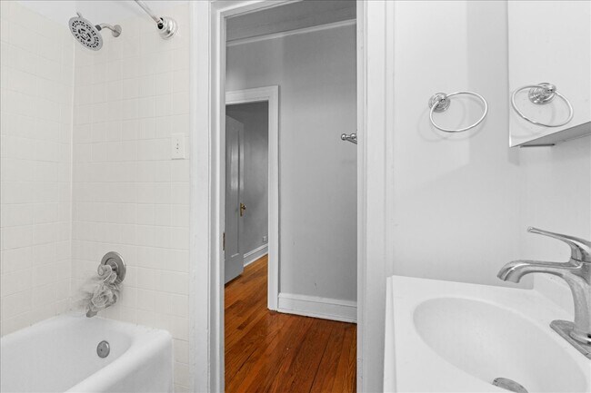 Photo - 2348 W Addison St Unit D2