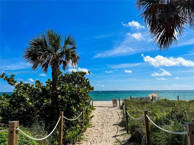 Building Photo - 5161 Collins Ave Unit 404