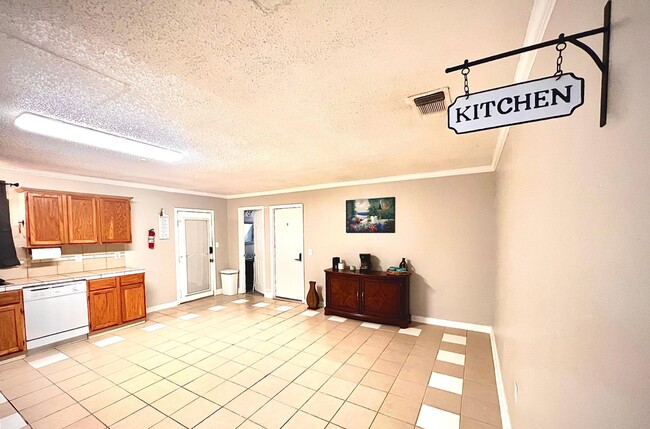 Building Photo - 12755 Thomas Sumter St