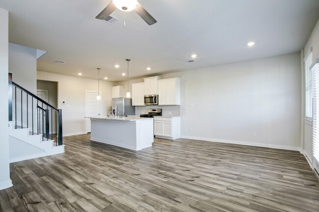 Photo - 629 Seabreeze Dr