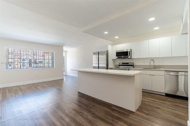 Photo - 6806 NW 166th Terrace Unidad 604