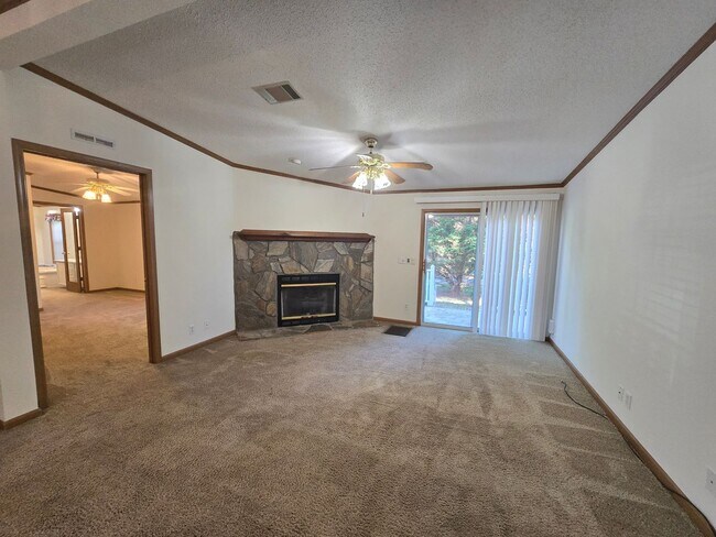 Photo - New Listing!!