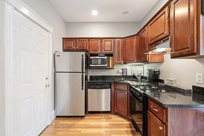 Building Photo - 177 W 6th St Unit 4 Rental