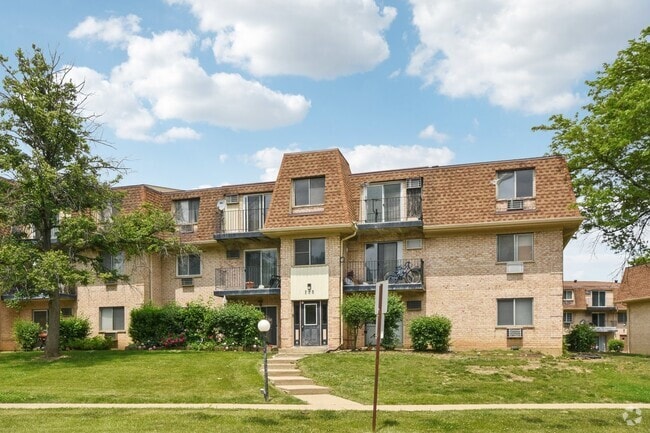 Building Photo - 226 Shorewood Dr Unit 2A Rental