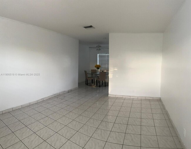 Photo - 2420 Johnson St Unidad 303